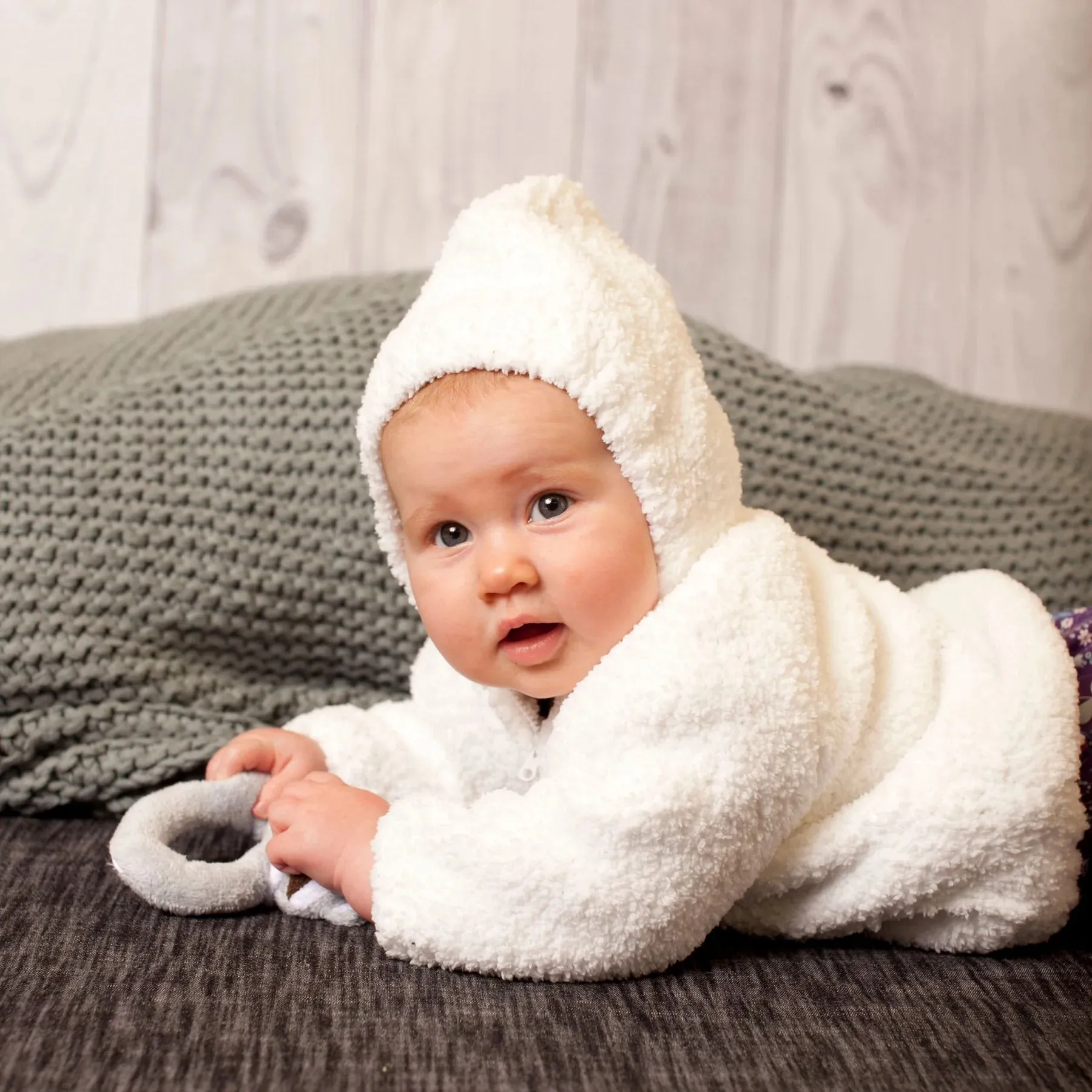 Chenille Hoodie in White 0-6M