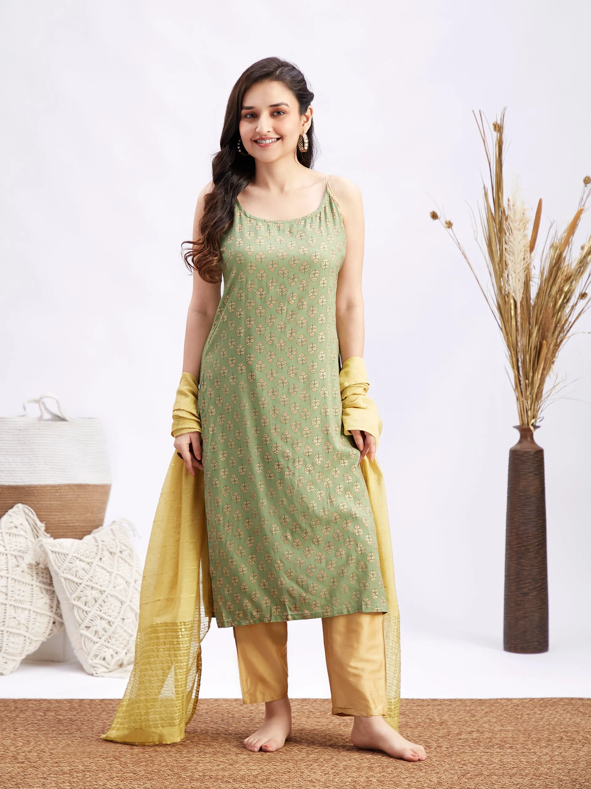 Jashvi Women's Green Foil Printed Rayon Kurta Set With Dupatta