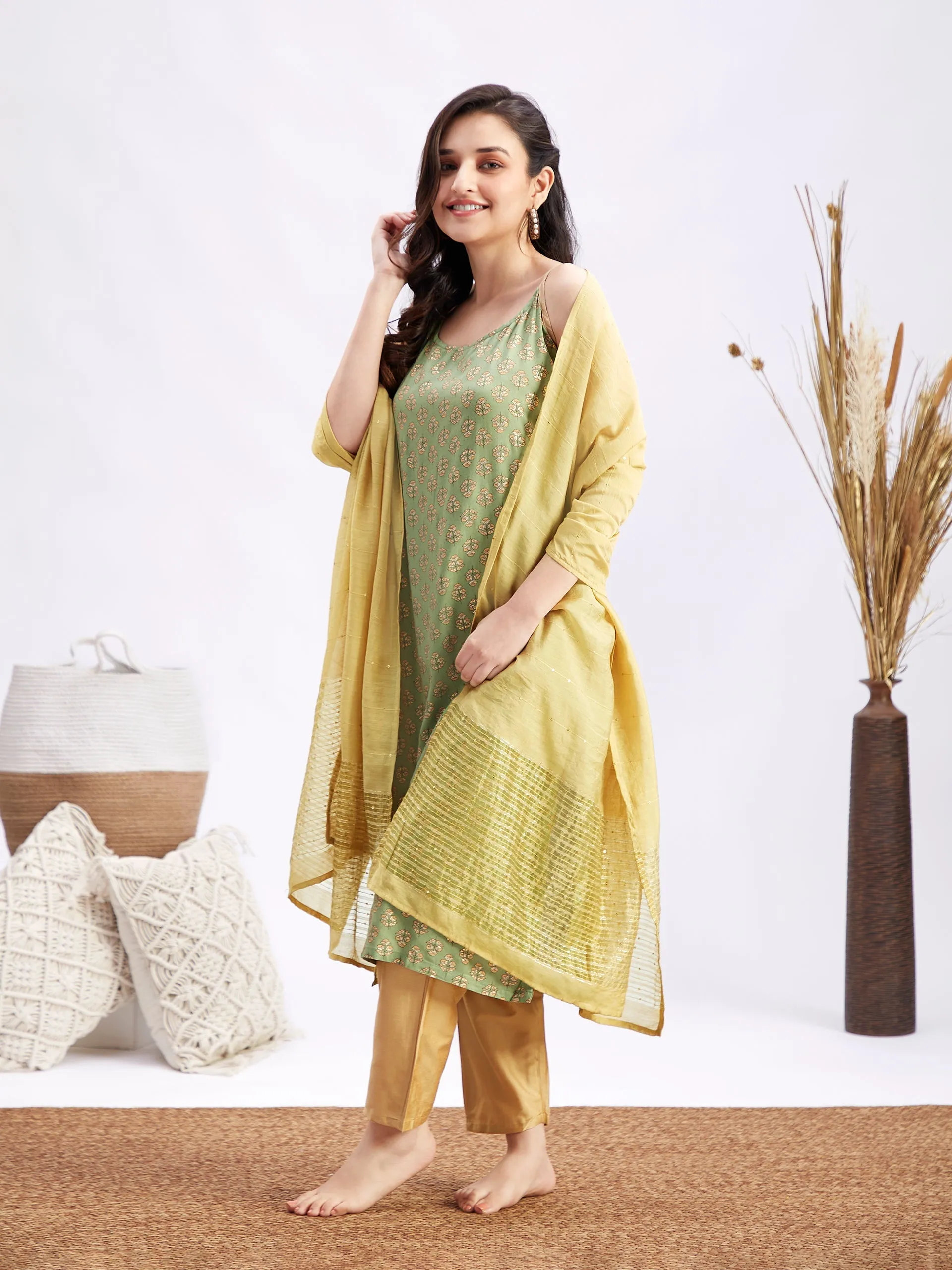 Jashvi Women's Green Foil Printed Rayon Kurta Set With Dupatta