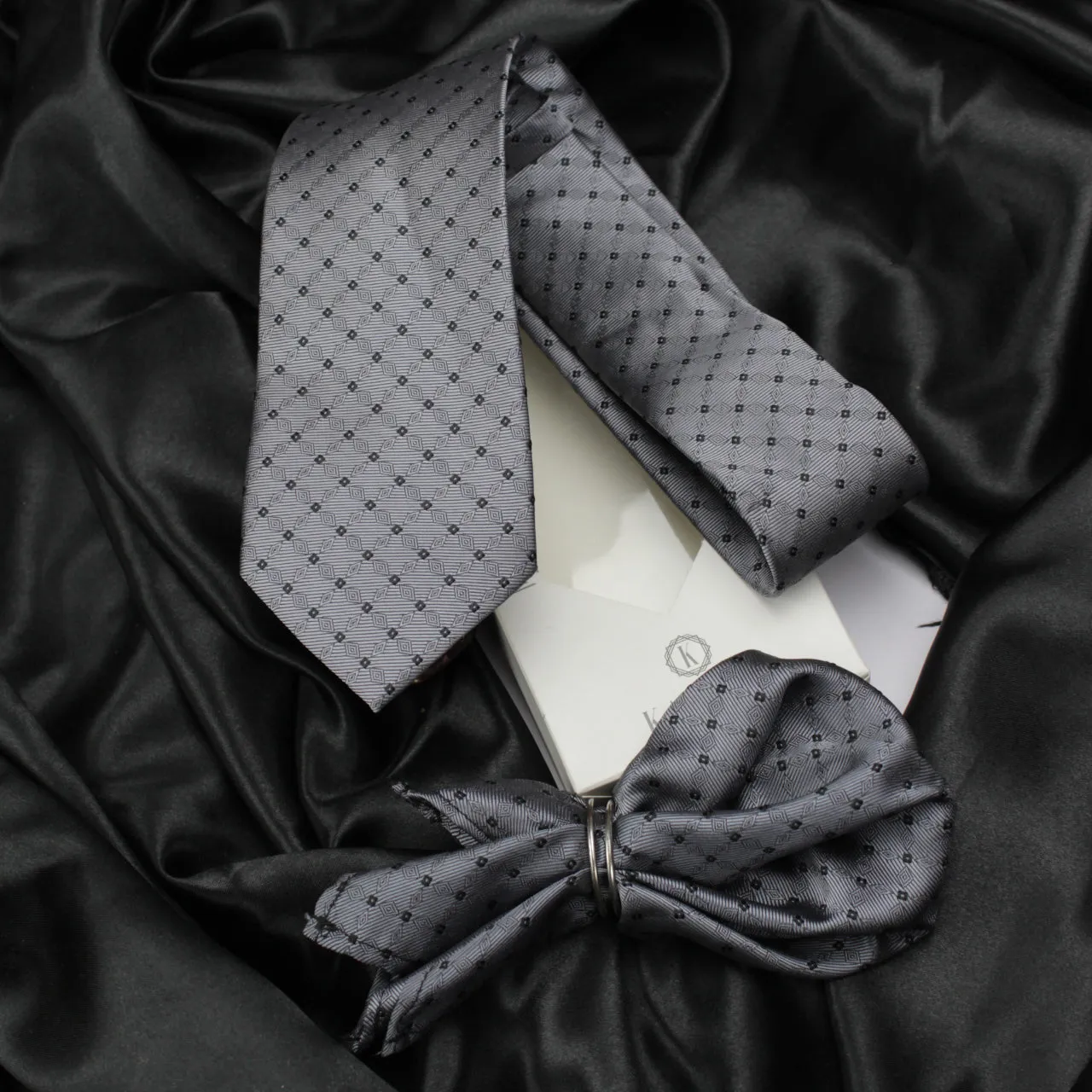 Kovove silver Checkered Necktie and Pocket Square Gift Box