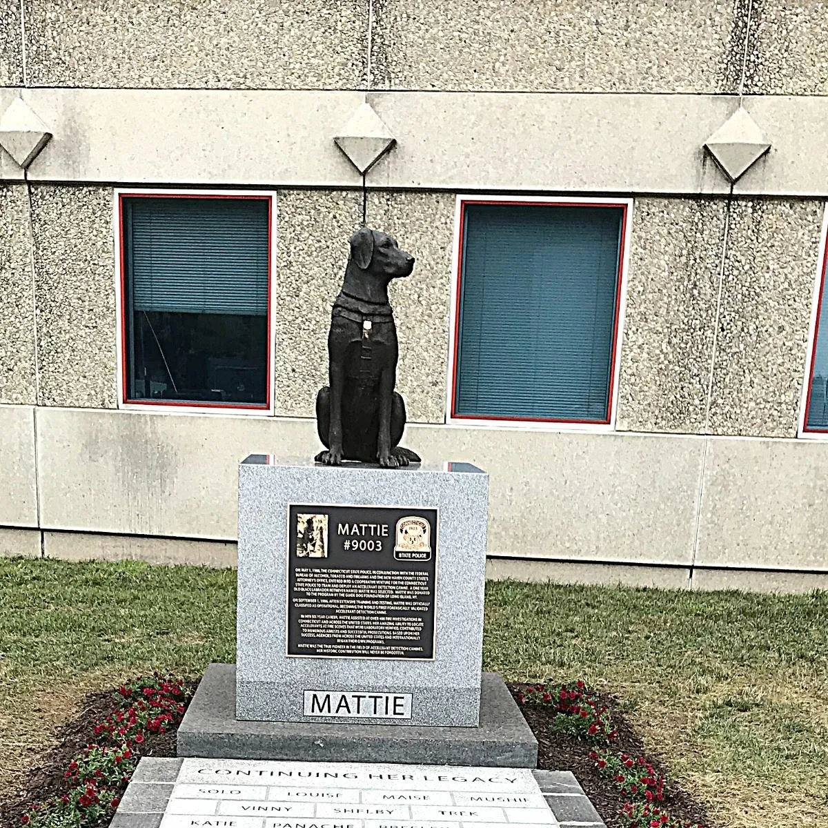 Mattie K9 Labrador Statue